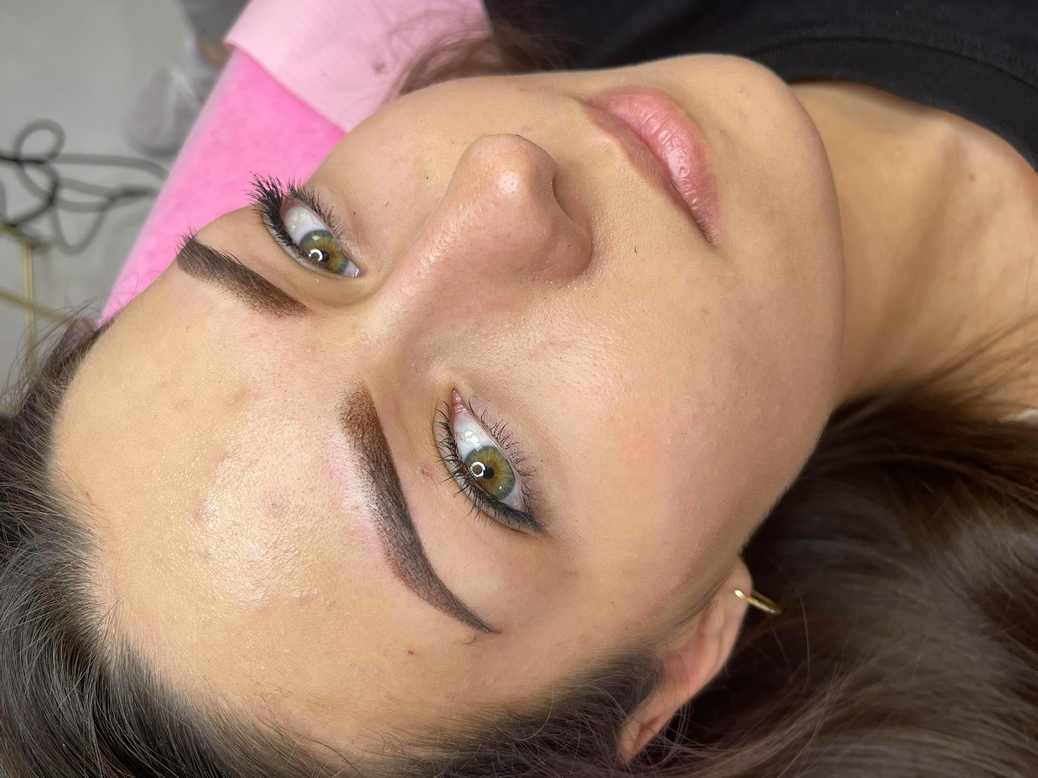 Makijaż permanentny brwi